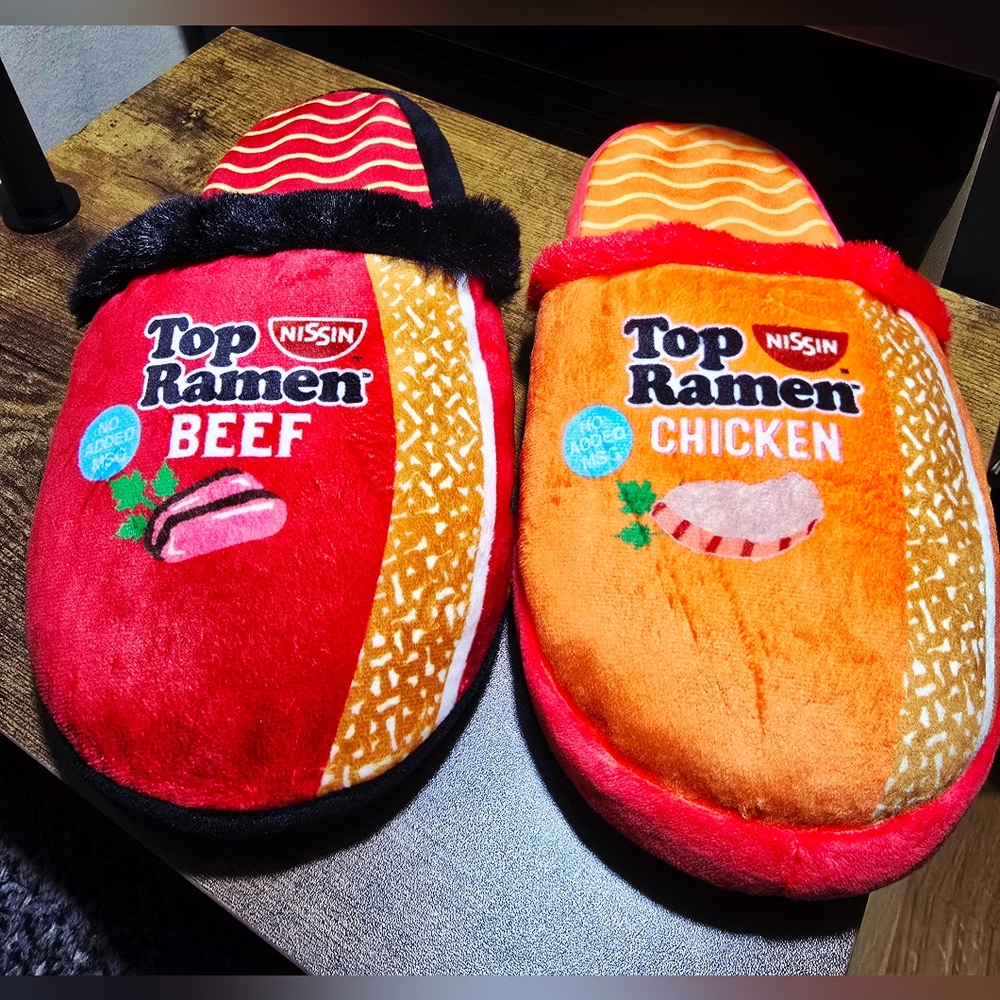 🍜 Nissin Top Ramen Unisex Plush Slippers – Beef & Chicken 🍜